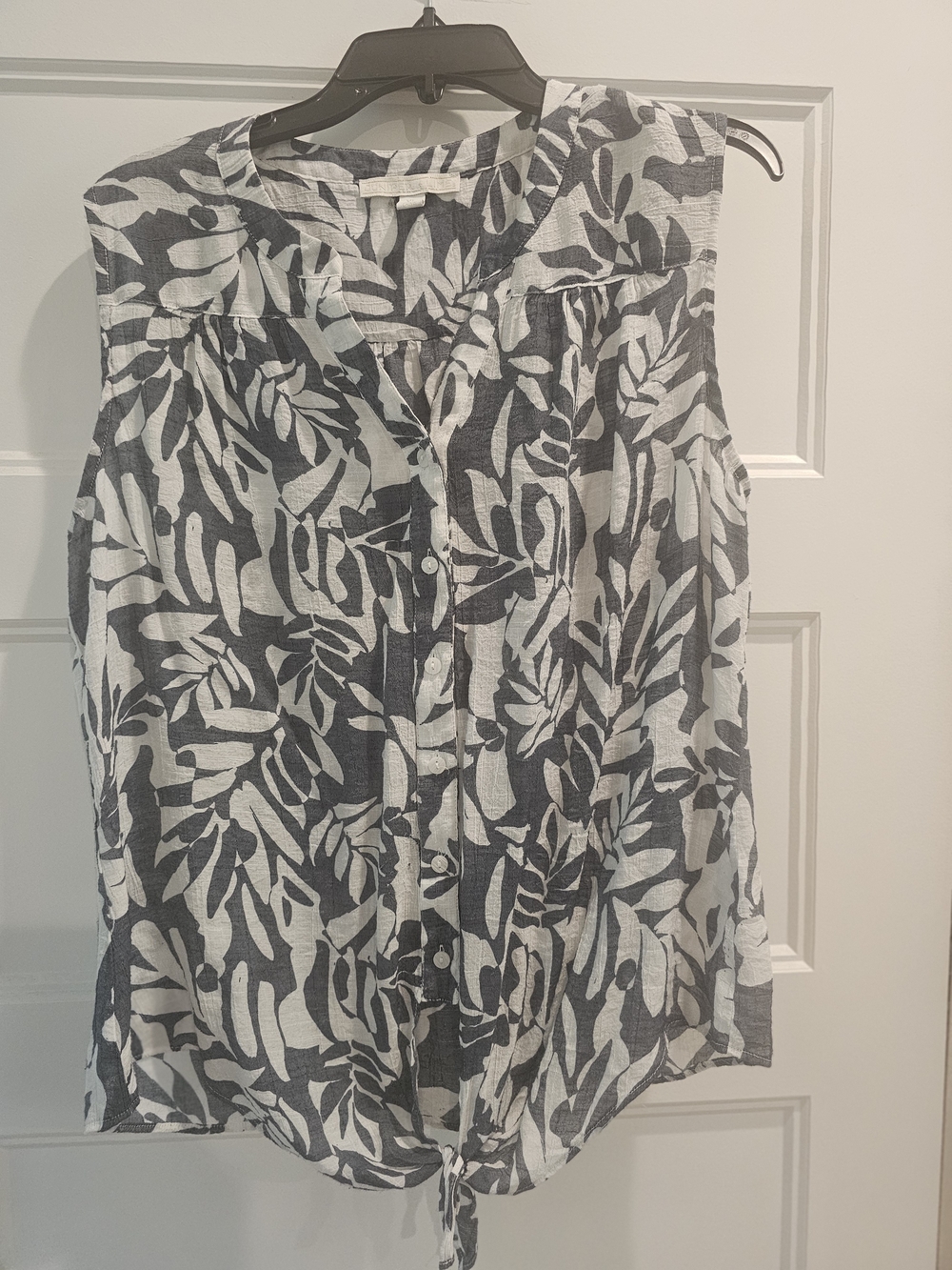LINE Floral Button Front Top Blue & White XL Like New